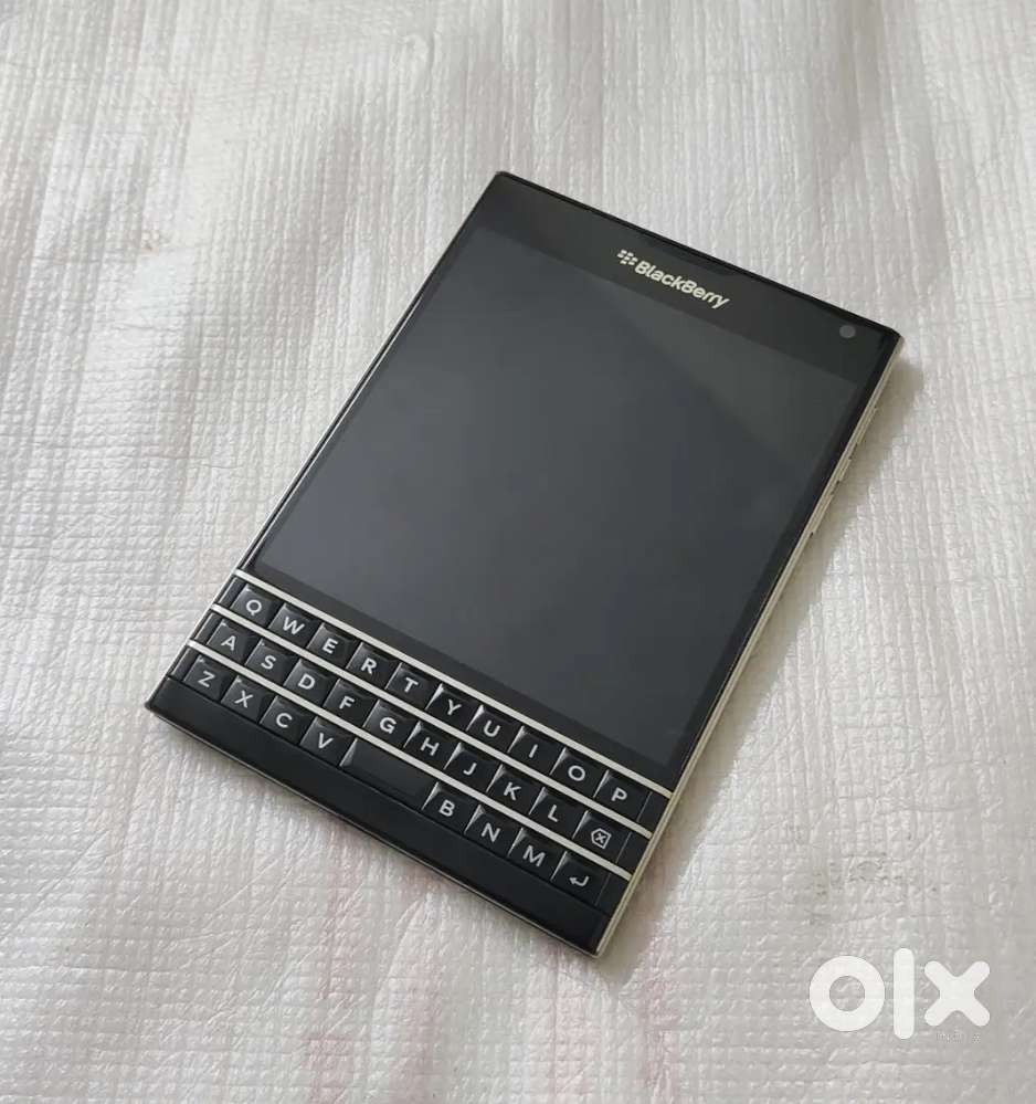 Blackberry Passport -(Read Ad)