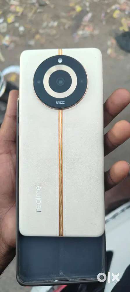 Realme 11 pro plus 12/256 100W charger