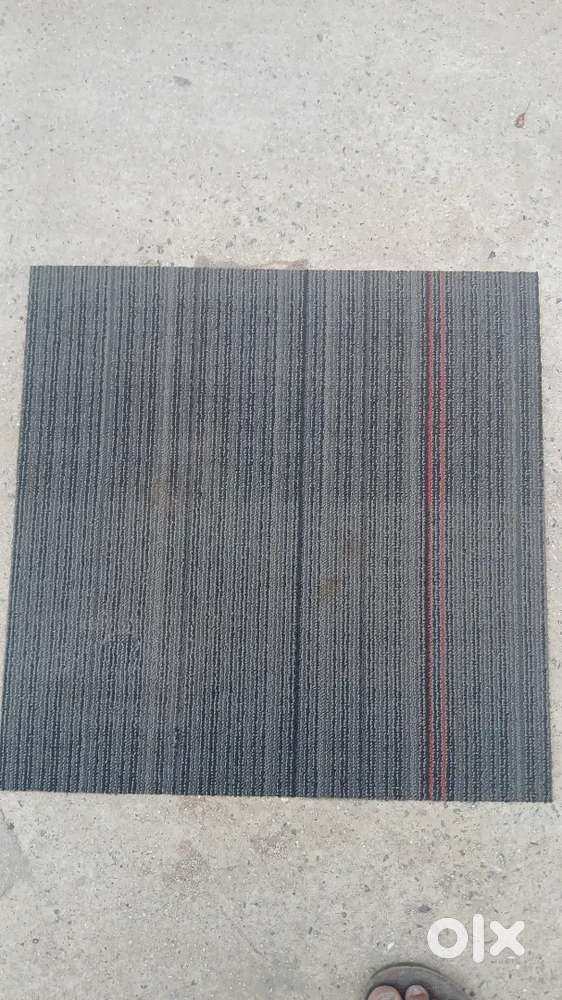 Office floor mat. Office workstation. Glass partition. Almuniam Work