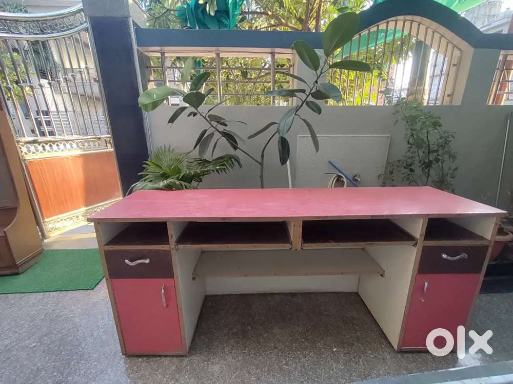 / Office Table with

Storage Cabinets Good Condition