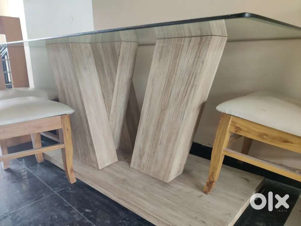 6 seater Dinning table