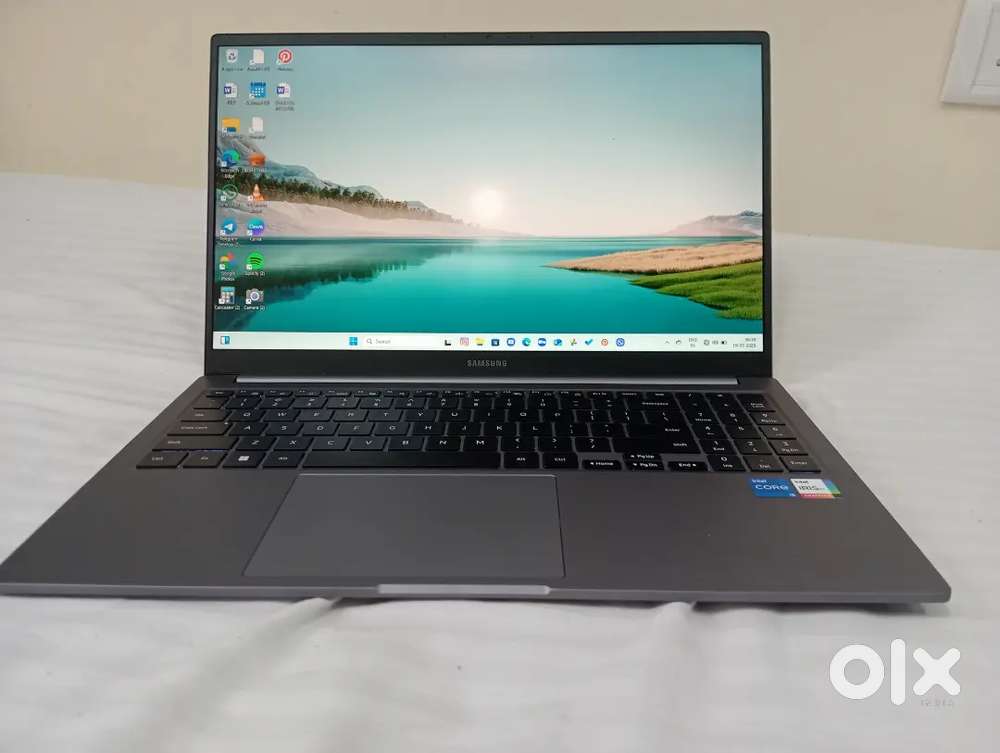 Samsung galaxy book 4 laptop ( 16gb/512 Gb)