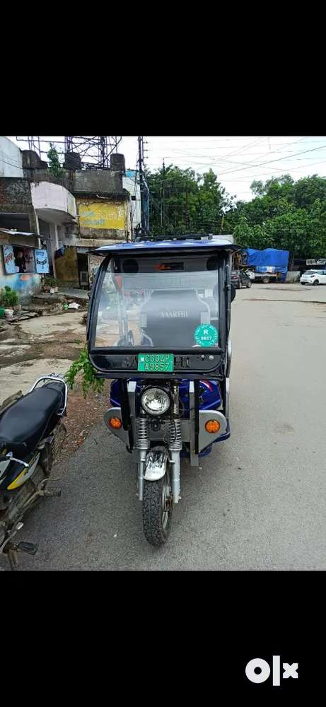 Sharthi e-rickshaws deluxe