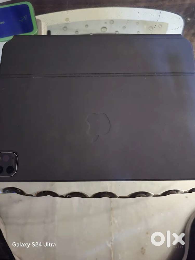Apple ipad pro11 with magic keyboard