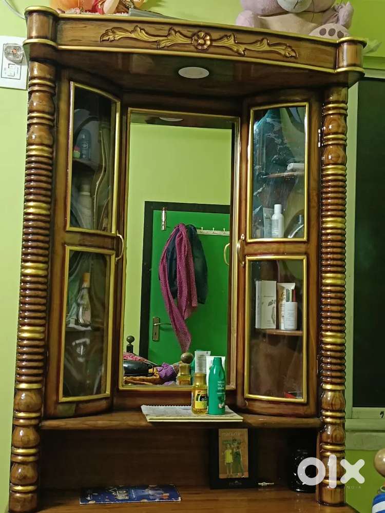 Dressing table