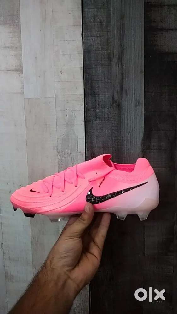 Football Boot Size- UK7