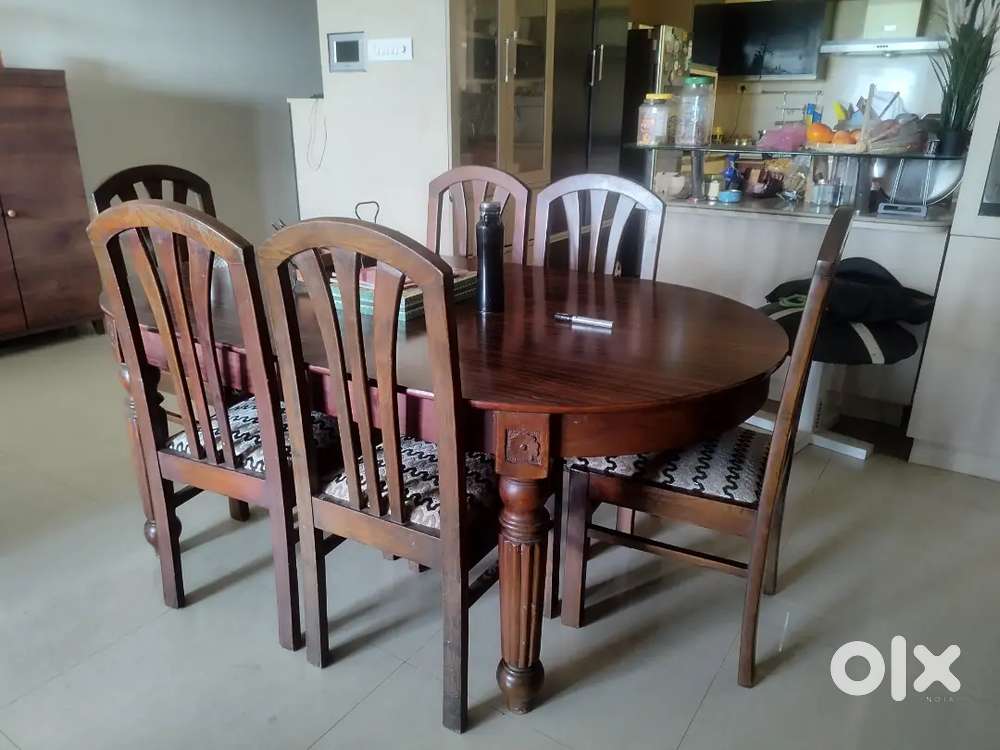 6 seater wooden dining table made of Teak Wood