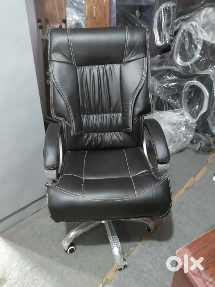 WHEEL CHER OFFICE. BOSS MODEL .ALL TYPE AVAILABLE