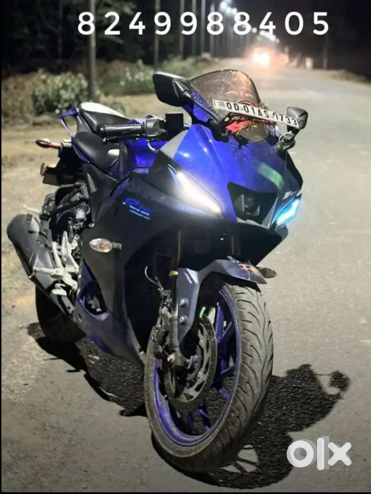 R15 V4 Racing Blue colour(mint condition)-Urgent sell