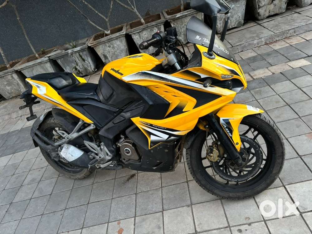 BAJAJ PULSAR RS 200 special edition