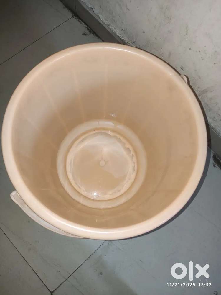Plastic bucket in good condition