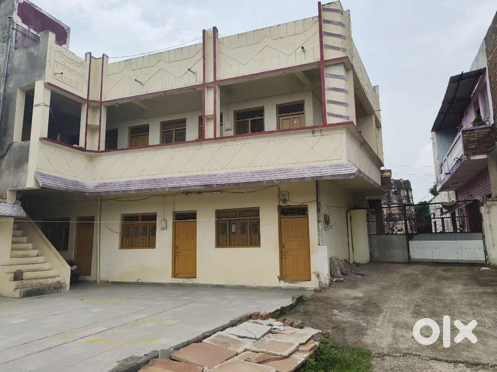 9000 Sq ft House available for sell