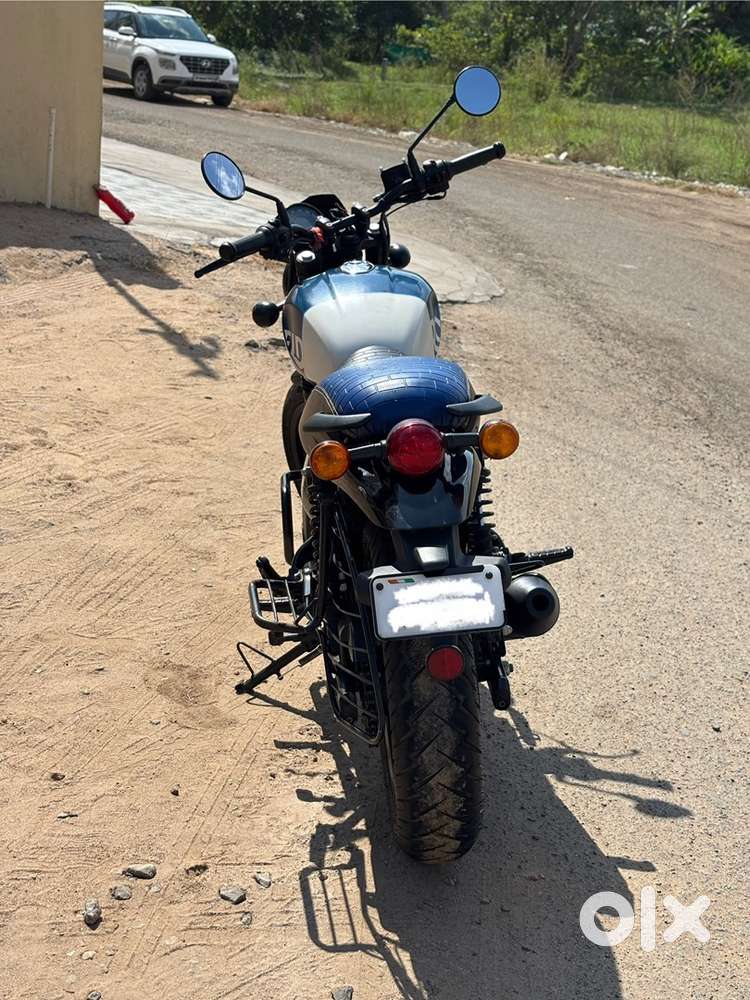 Royal Enfield Hunter 350 – Rebel blue
