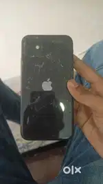 I phone 11 black 64 gb battery 75%