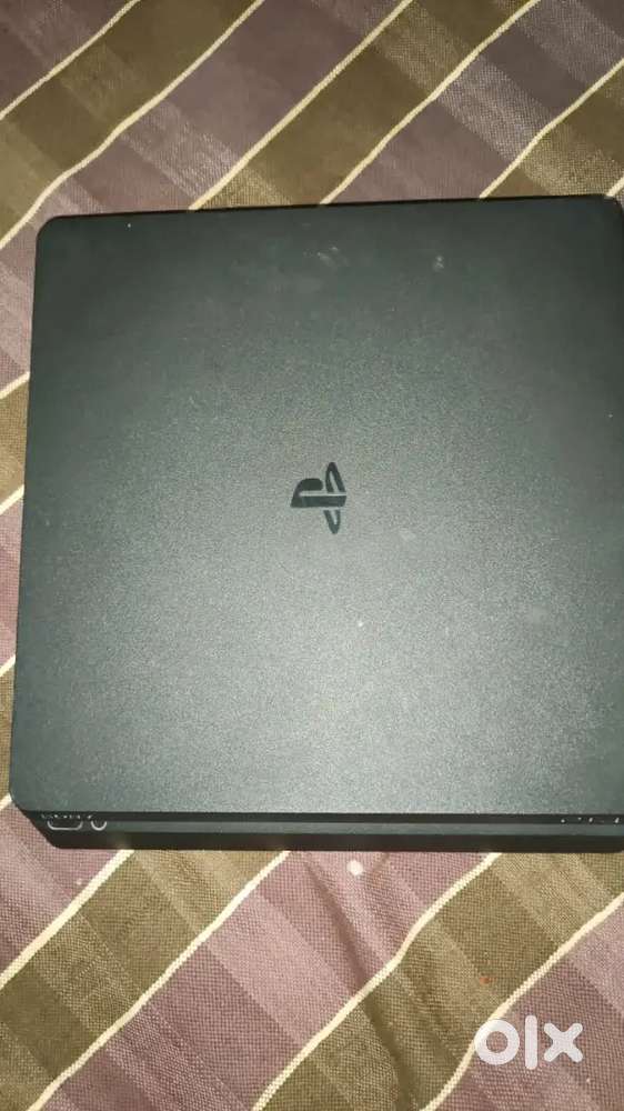 PS4 slim 1 TB