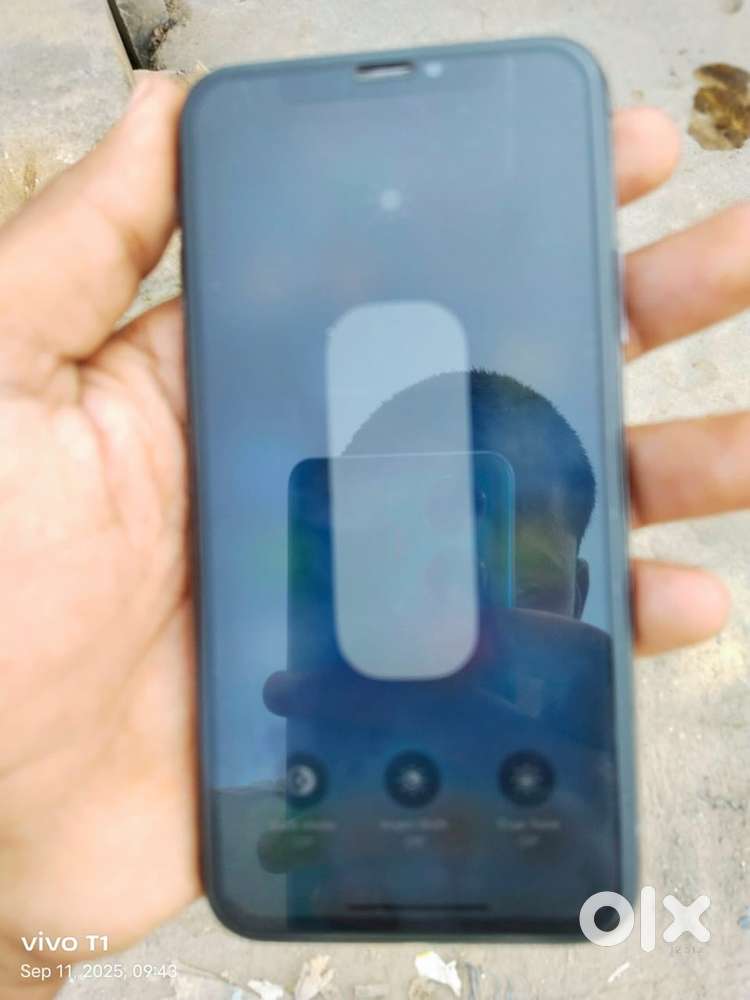 Iphone xs new condition no scratch