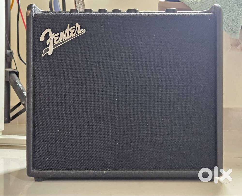 Fender Mustang LT25 - 2 years old