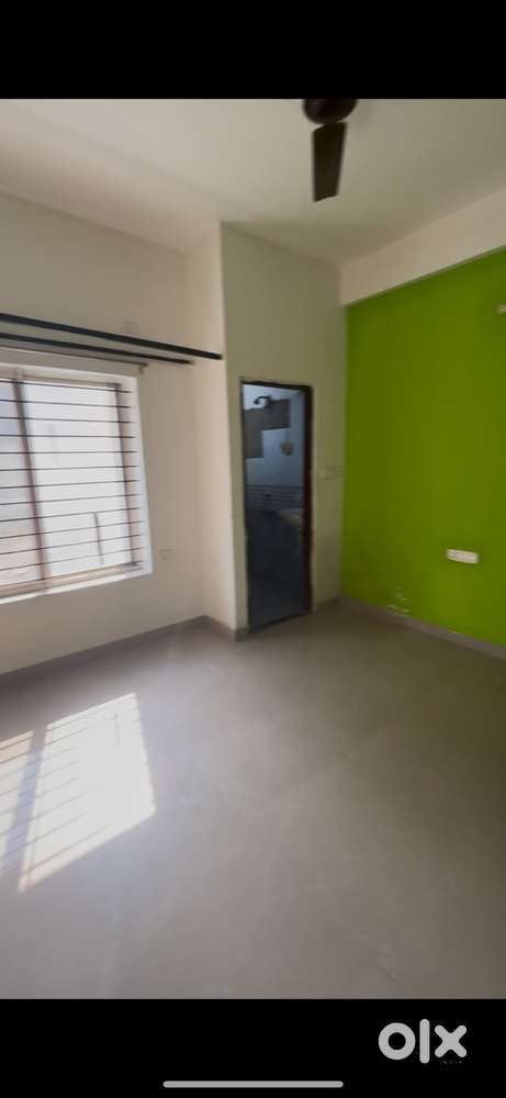2bhk flat need flatmate roommate fast