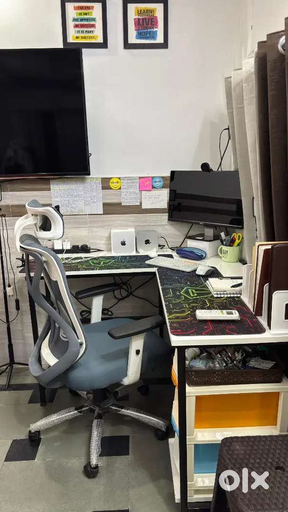 Office Table in White colour - Desk in L Shape (2 Months Old)