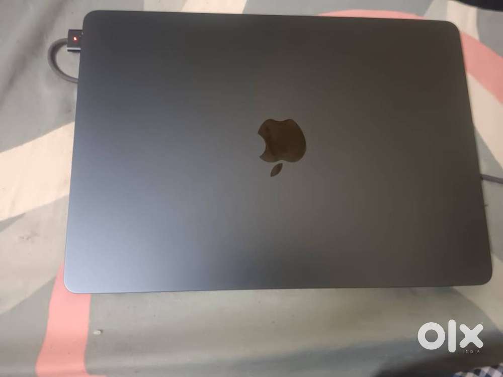 mac m3 laptop best condition and little scratch