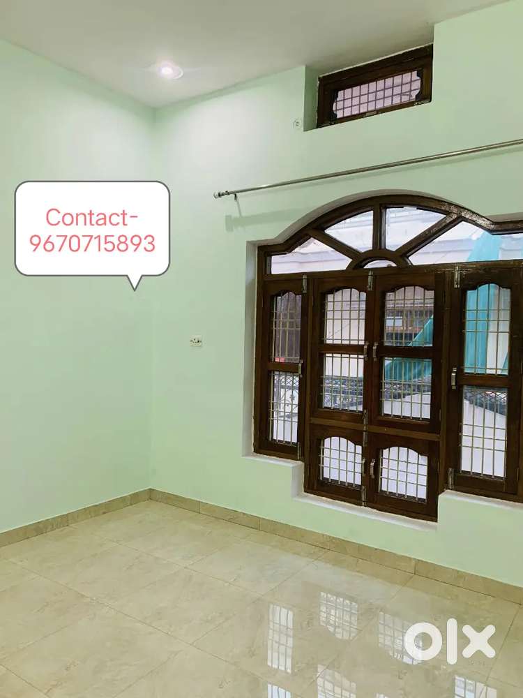 2 room set on first floor for small family in Trivenipuram Jhunsi..