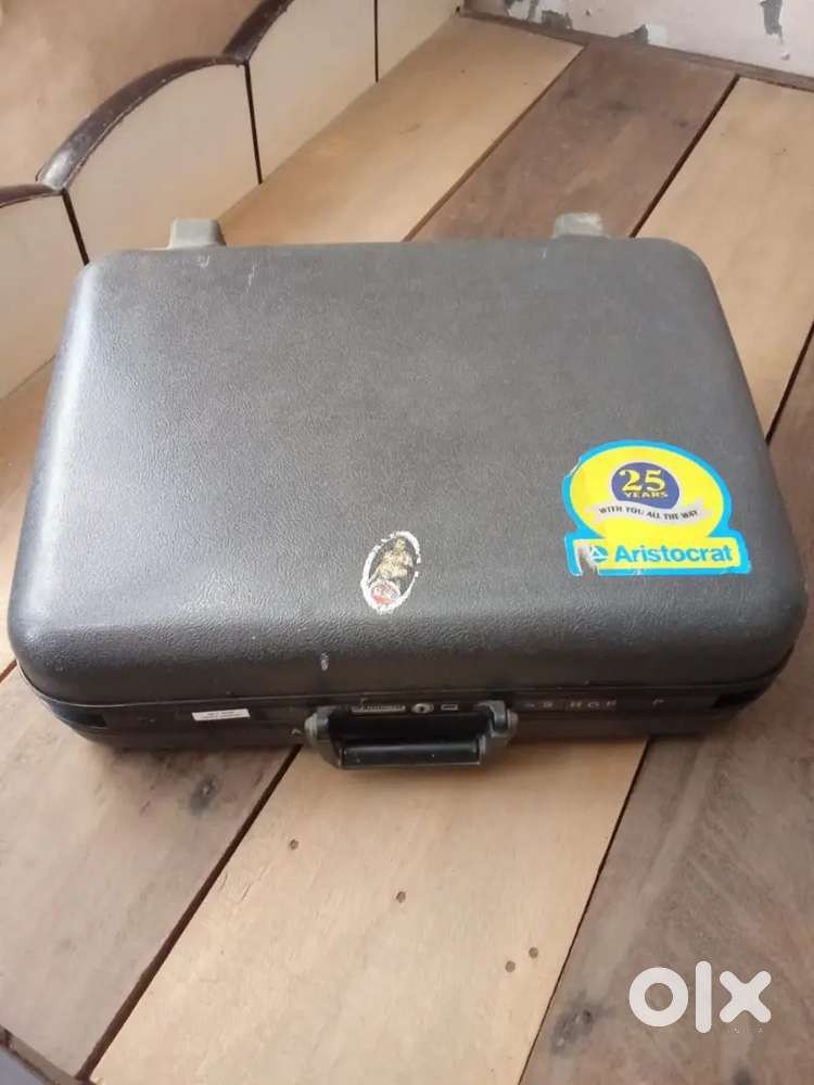 ARISTOCRAT SMALL CABIN SUITCASE