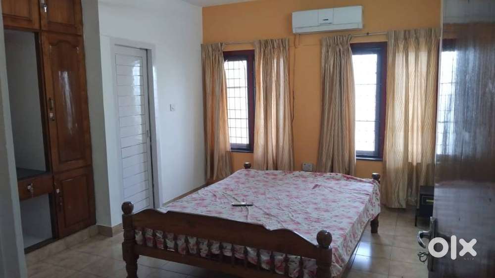 FOR WORKING BACHELORS / FAMILY . FULLY FURNISHED APPARTMENT . 3 AC .
