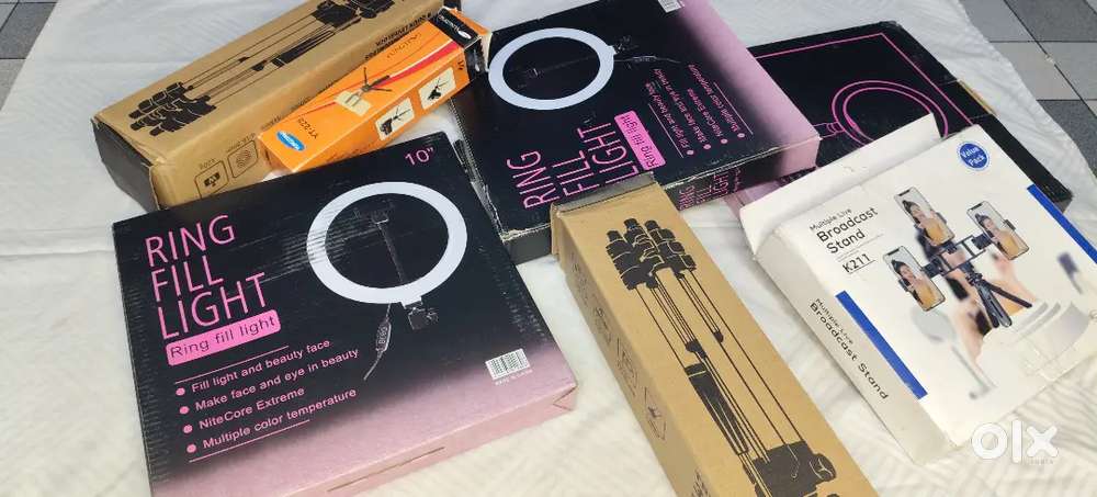 Tripods(adjustable)/ ringlights(pura set sell karna he)