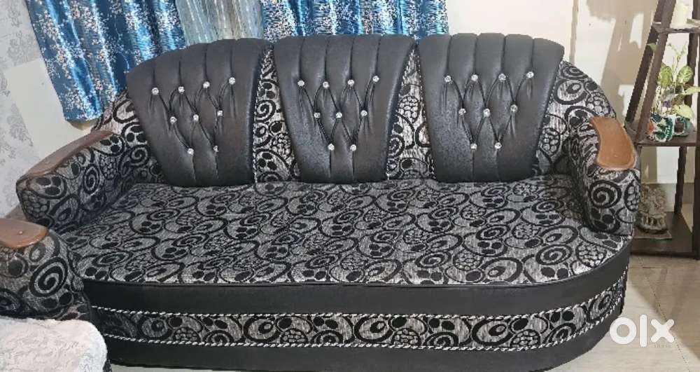 3-seater sofa in very good condition-Fixed Price