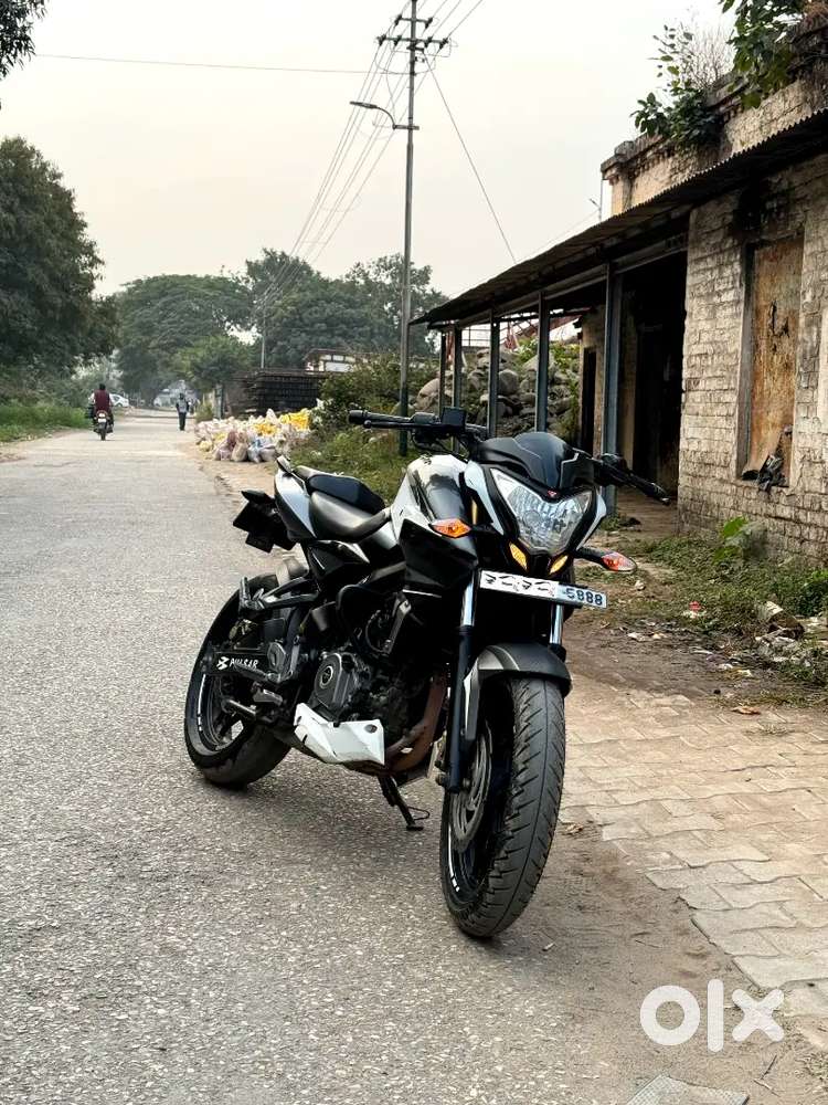 NS200 Polar White 55000 Genuine Driven Single Owner Single Hand Driven