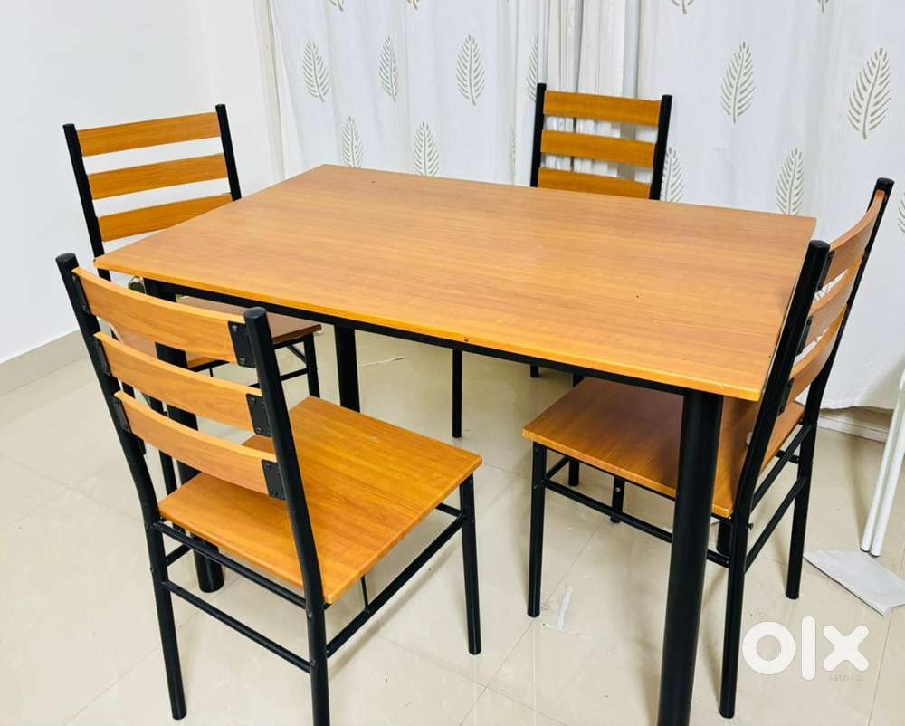 Dining Table and 4 chair