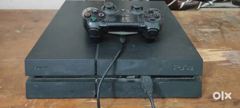 Playstation 4 1TB and one controller with all Cables very neat conditi