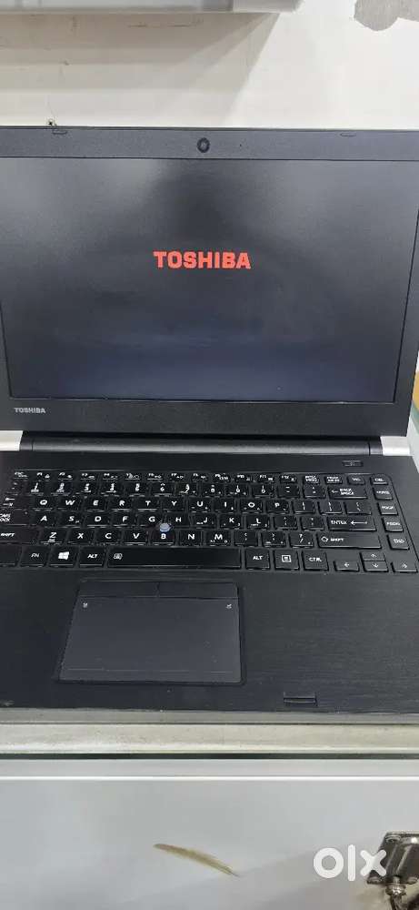 TOSHIBA LAPTOP ( UDED )