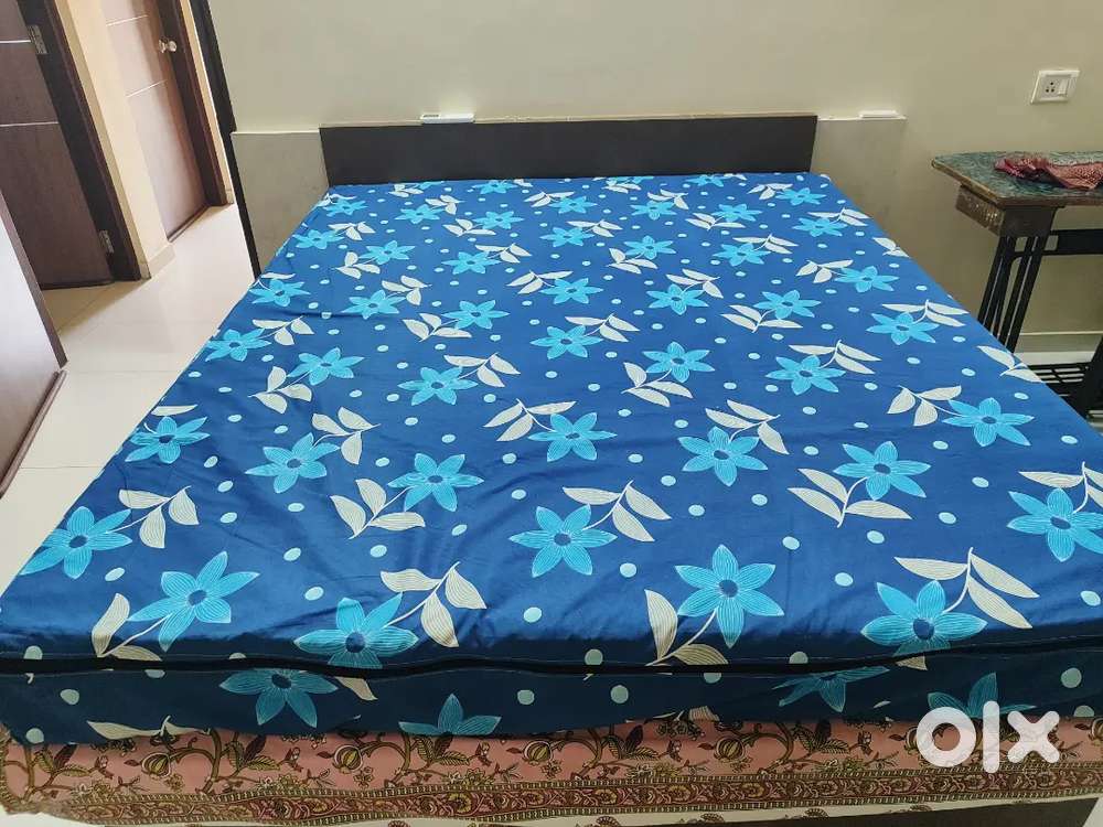 Mattress with zip cover