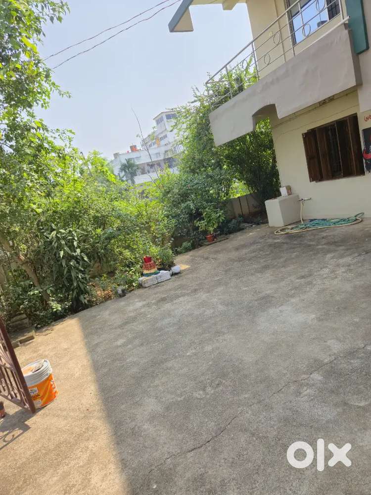 3bhk live to rent for family, price negotiable.