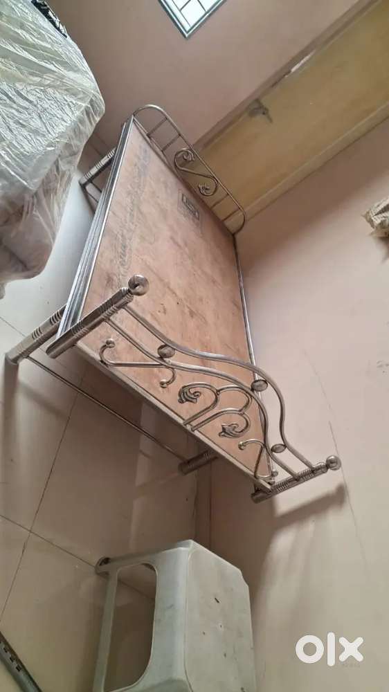 ન્યુ સિંગલ બેડ સ્ટીલ સેટી