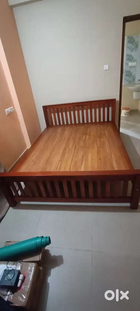 Cot in mahagony wood reeper model