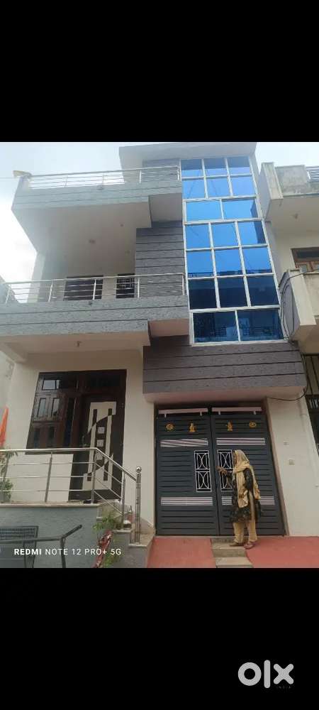 किराये के लिए सिर्फ फैमिली या लड़किया नीचे मकान मालिककी फैमिली है