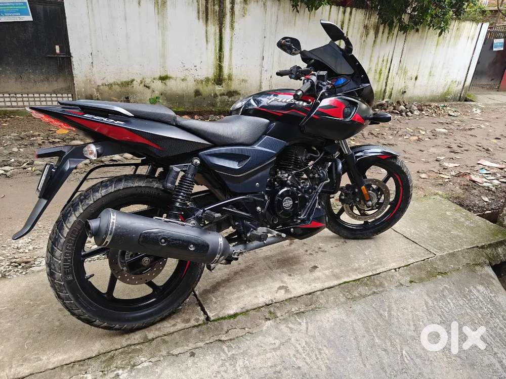 PULSAR 220 BS6