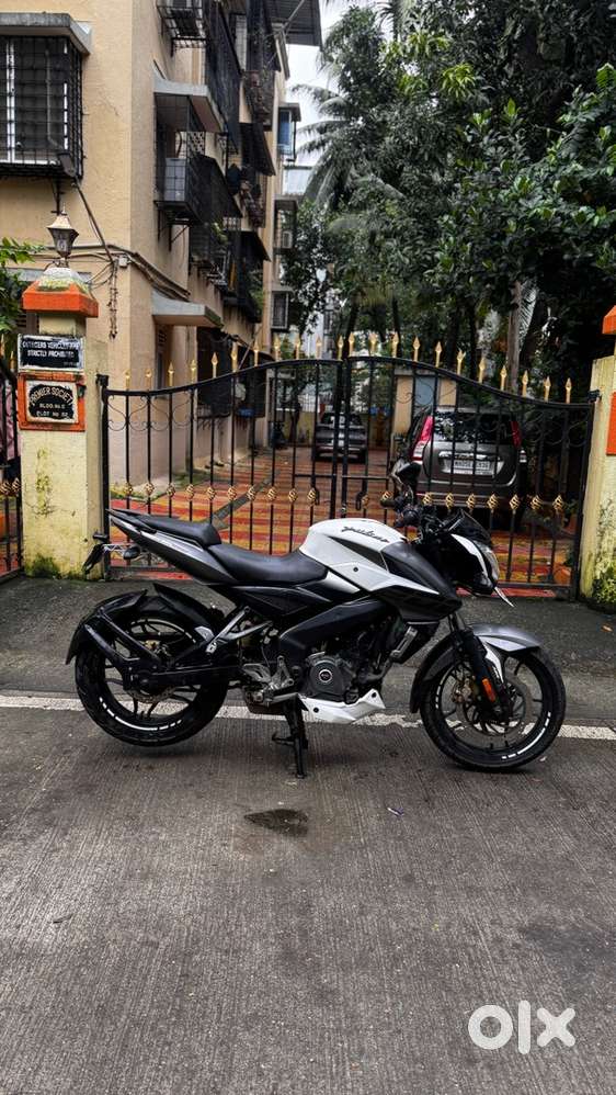 BAJAJ PULSAR NS 200 (ABS)