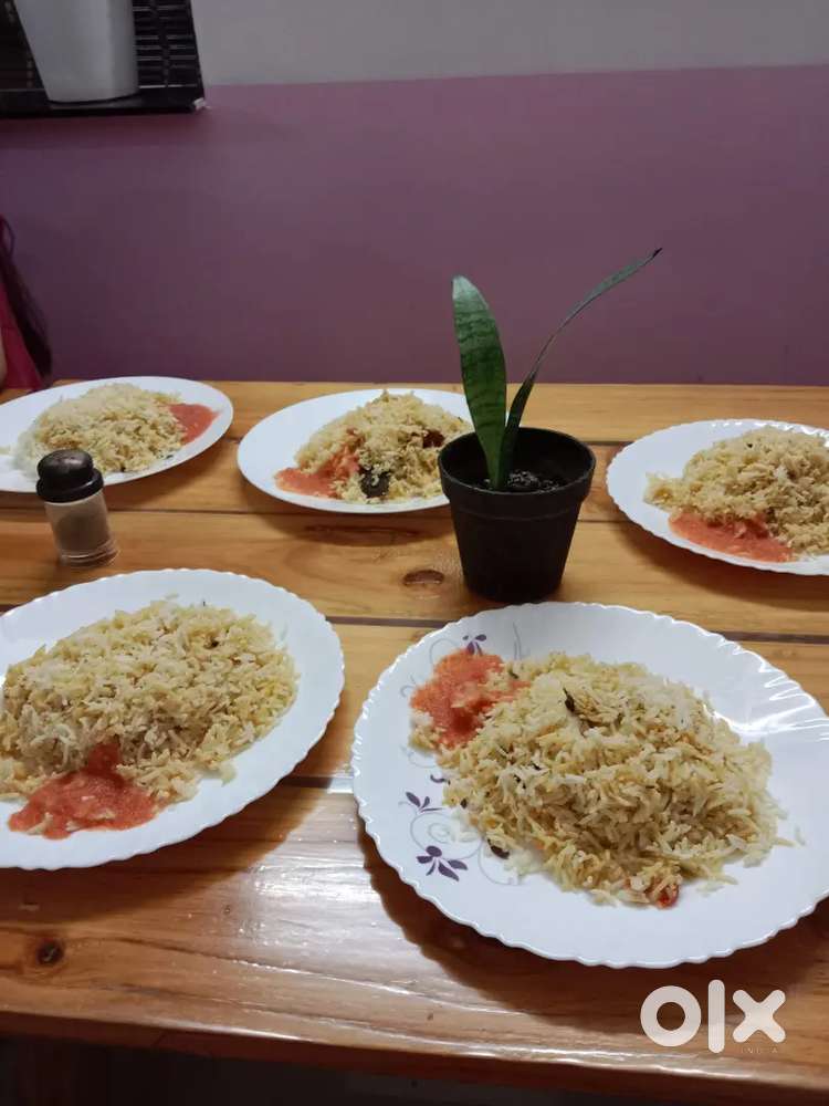 ലേഡി ഹോസ്റ്റൽ വാഡൻ, കുക്ക്, കിച്ചൻ ഹെൽപ്പർ ആവശ്യം ഉണ്ട്. കാക്കനാട്