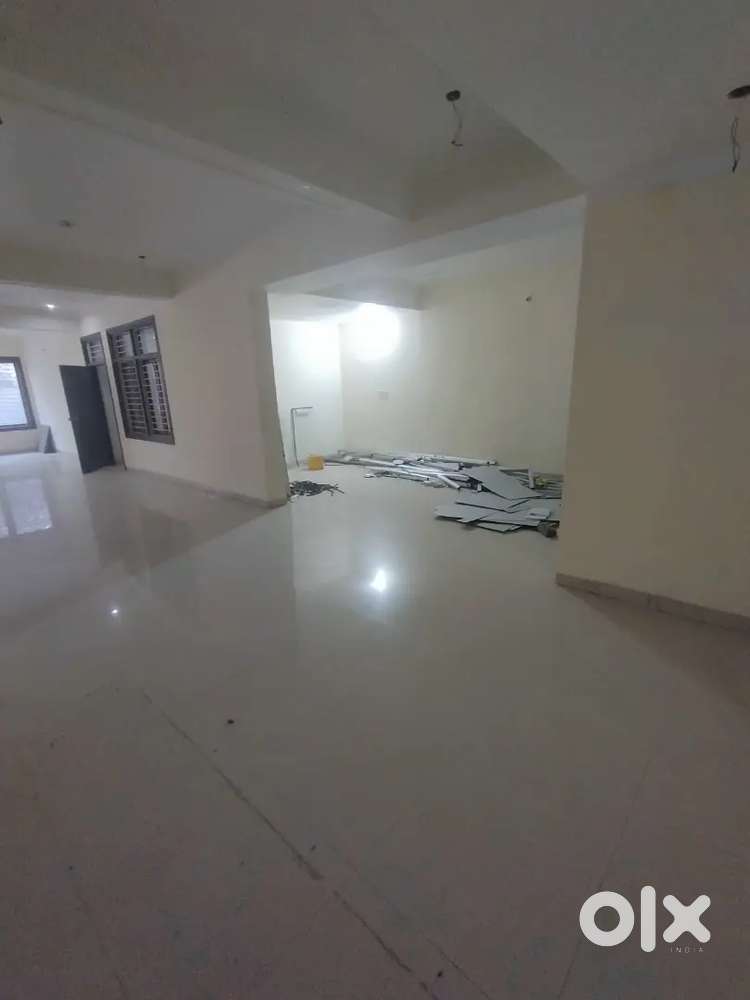 2000 sqft commercial hall main divider malhaur road vikalp khand Lko.