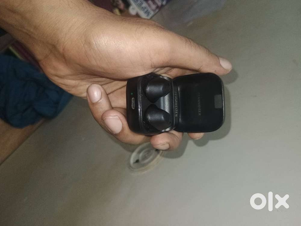 Sennheiser Accentum True Wireless  ANC  With Bill  Excellent Condit