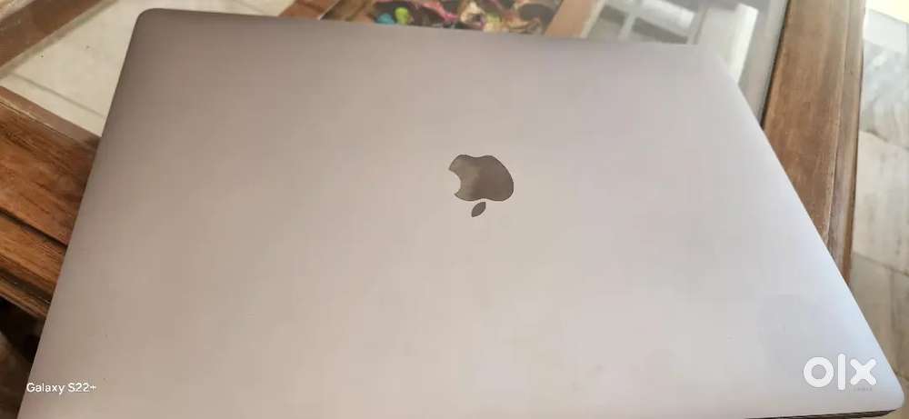 Macbook pro a1990