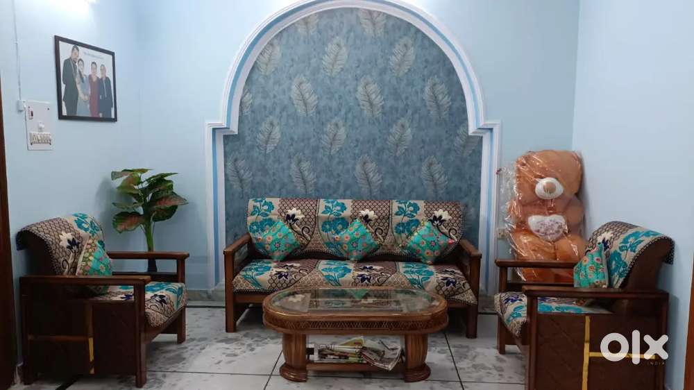 5 seater sofa set with centre table