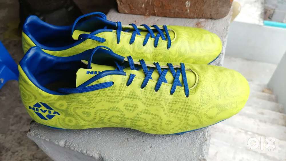 Nivia football boot size 10
