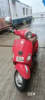 Vespa LX125, Red Color
