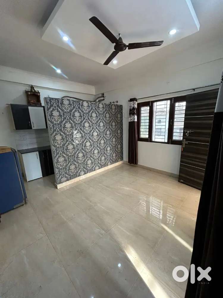 Well‑Furnished 2BHK Builder Flat for Rent (chidowali ) canal road