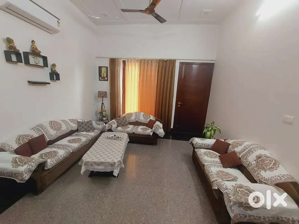 7 seater sofa with central table
