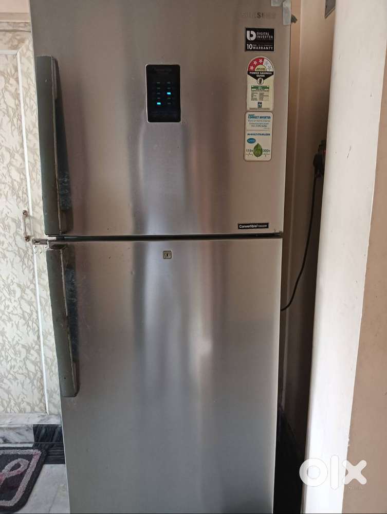 SAMSUNG DOUBLE DOOR RUNNING FRIDGE